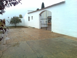 Puerta principal del Cementerio de Novelda.